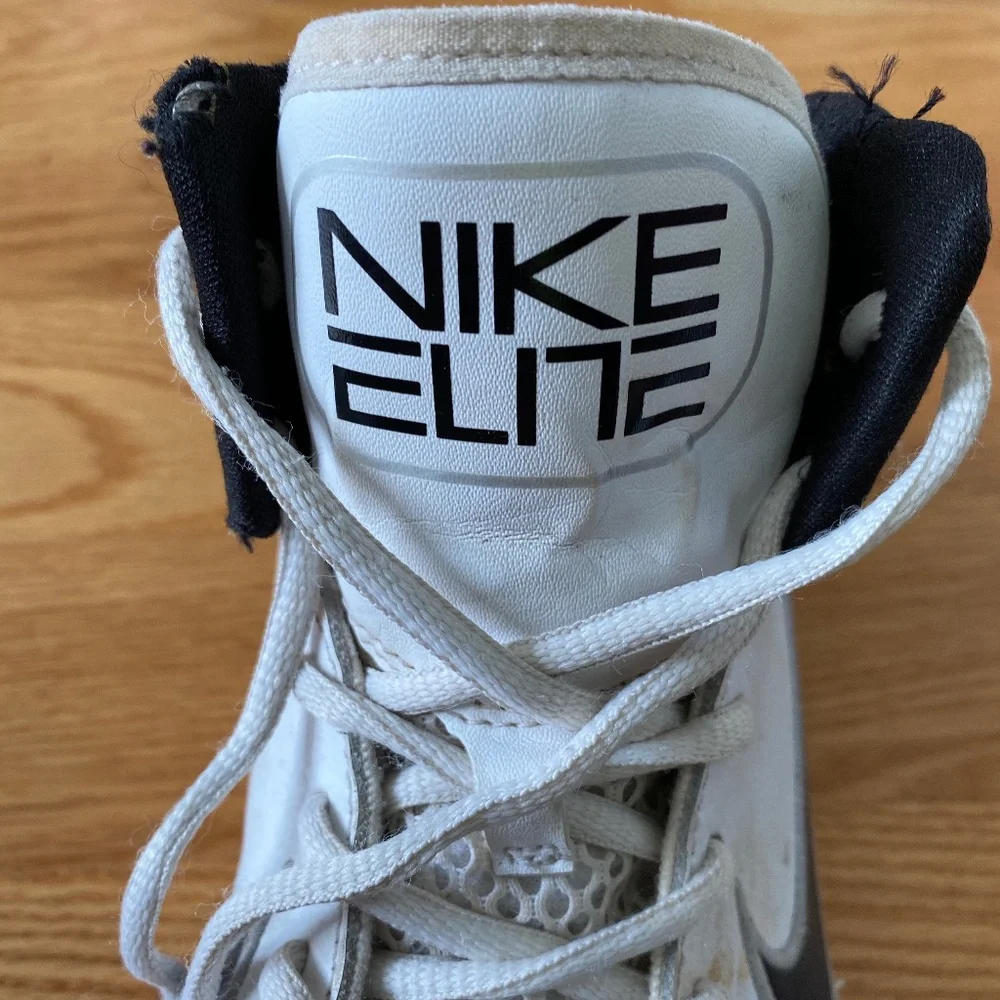 Men's Nike Elite Leather Basketball Shoes (9.5)